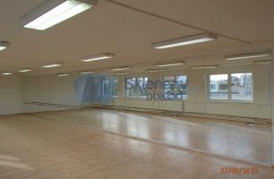 Zrcadlová stěna pro taneční sál