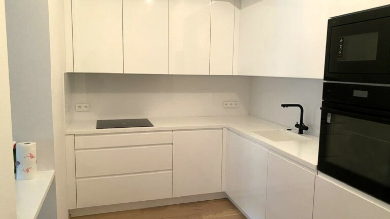 skleněný obklad do kuchyně