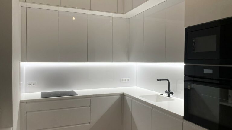 Sklo Diamant lesk na obklad do kuchyně