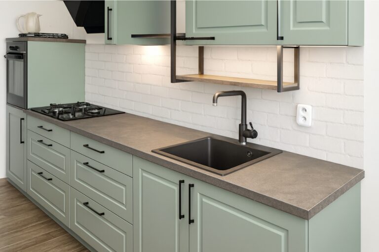 Skleněný obklad v imitaci bílých cihel