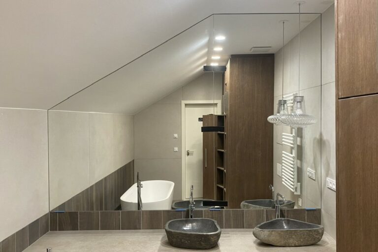 zdravotně nezávadné zrcadlo v koupelně