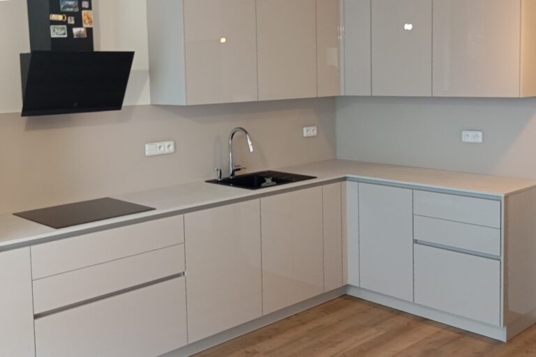 sklo do kuchyně pastelová barva